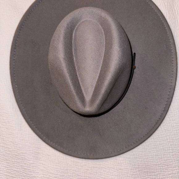 Lulus Grey Round Brimmed Hat. Never worn. - Picture 7 of 7
